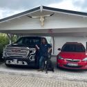 Esclusiva tettoia per auto in legno per chi ama i veicoli americani